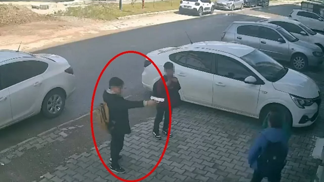 Pes dedirten olay! G&ouml;r&uuml;nt&uuml;y&uuml; izleyen baba, savcılığa koştu