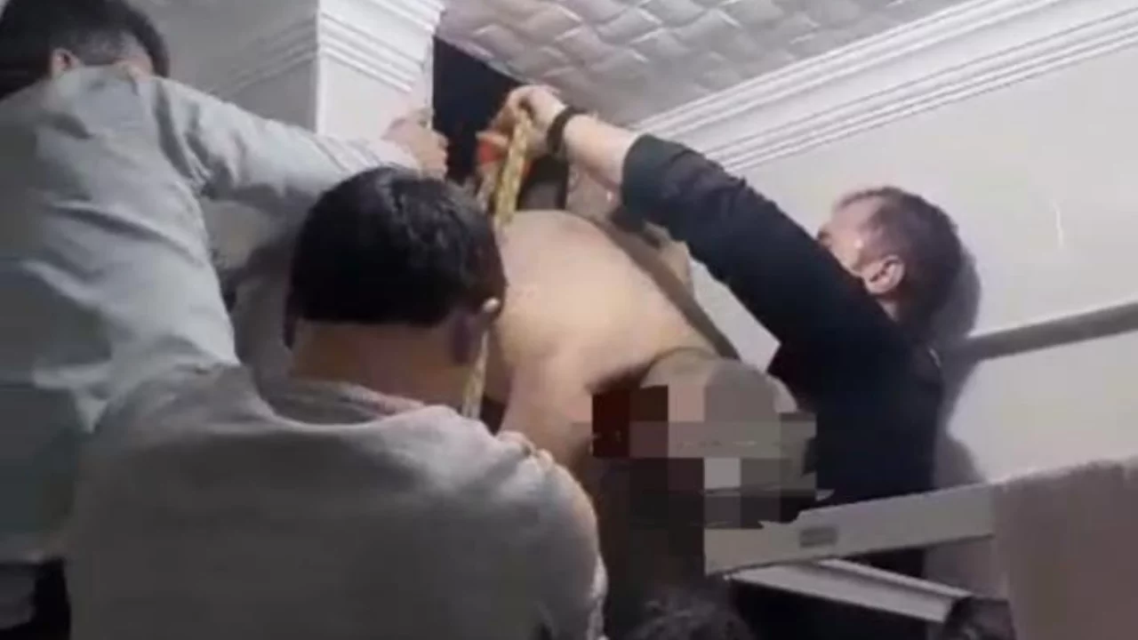 Film sahnelerini aratmayan olay! Boşanma aşamasındaki eşinin evine girerken sıkıştı...