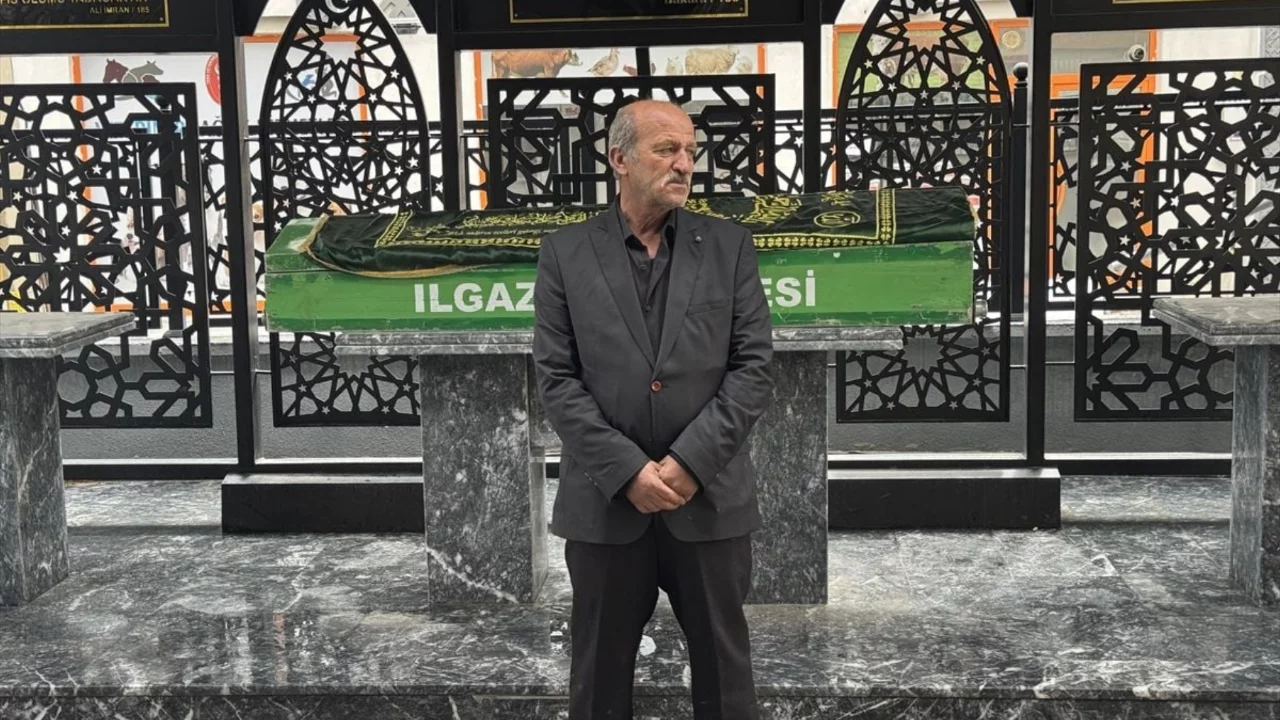 Ankara'daki trafik kazasında &ouml;len &uuml;niversite &ouml;ğrencilerinin cenazeleri defnedildi