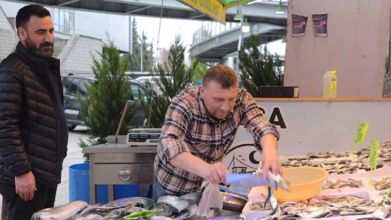 "Sezon kapanıyor ama balık bitmiyor" dedi: Kilosu 200 TL'den kapış kapış gidiyor