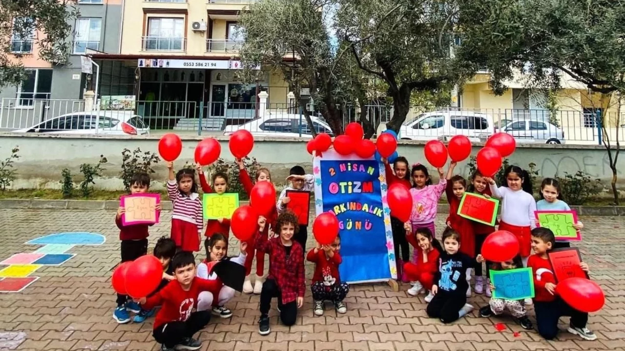 Kırmızıyla otizme dikkat &ccedil;ektiler