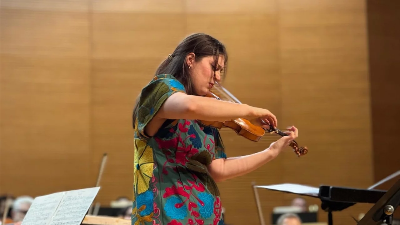 Bursa, keman sanatçısı Veriko Tchumburidze'i konuk etti