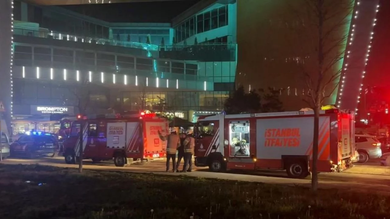 Alışveriş merkezinde yangın paniği!