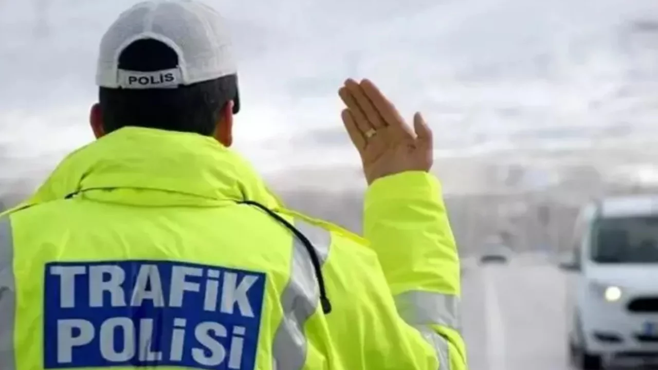 Direksiyon hakimiyetini kaybeden s&uuml;r&uuml;c&uuml; yaralandı