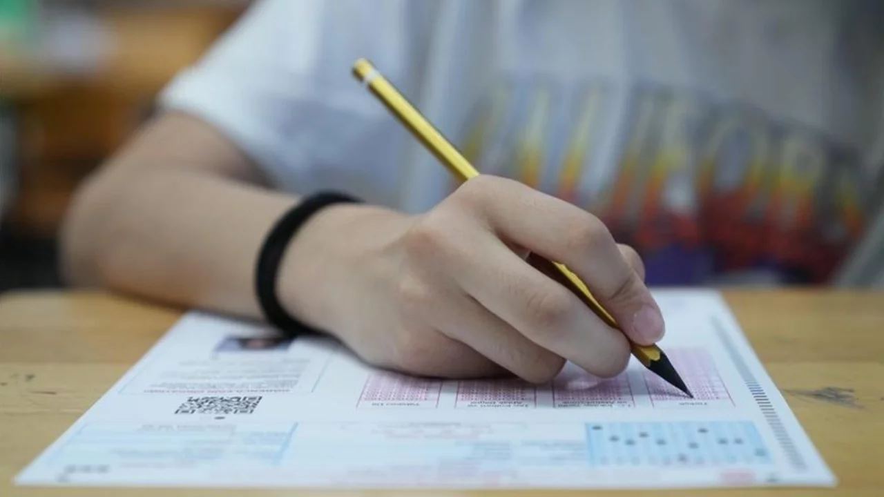 Y&uuml;z binlerce &ouml;ğrenciyi ilgilendiriyor: LGS i&ccedil;in tarih belli oldu!
