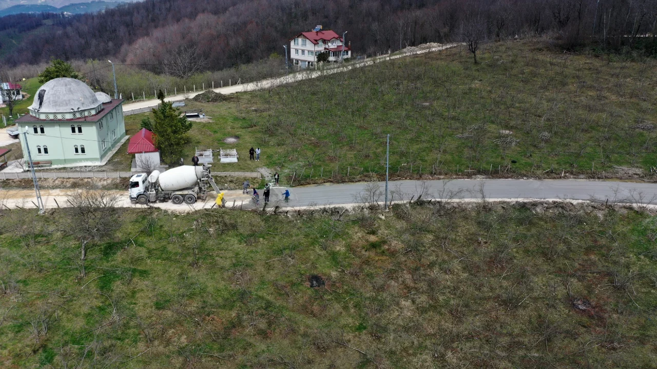 Ordu'da beton yol seferberliği s&uuml;r&uuml;yor