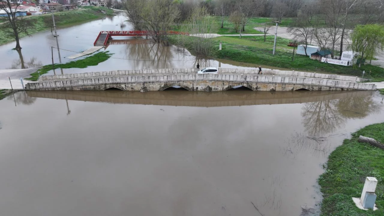 Tunca Nehri'nin debisi 3 g&uuml;nde 3,5 kat arttı