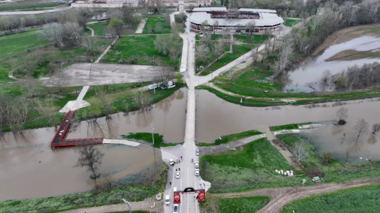 Tunca Nehri'nin debisi 3 g&uuml;nde 3,5 kat arttı