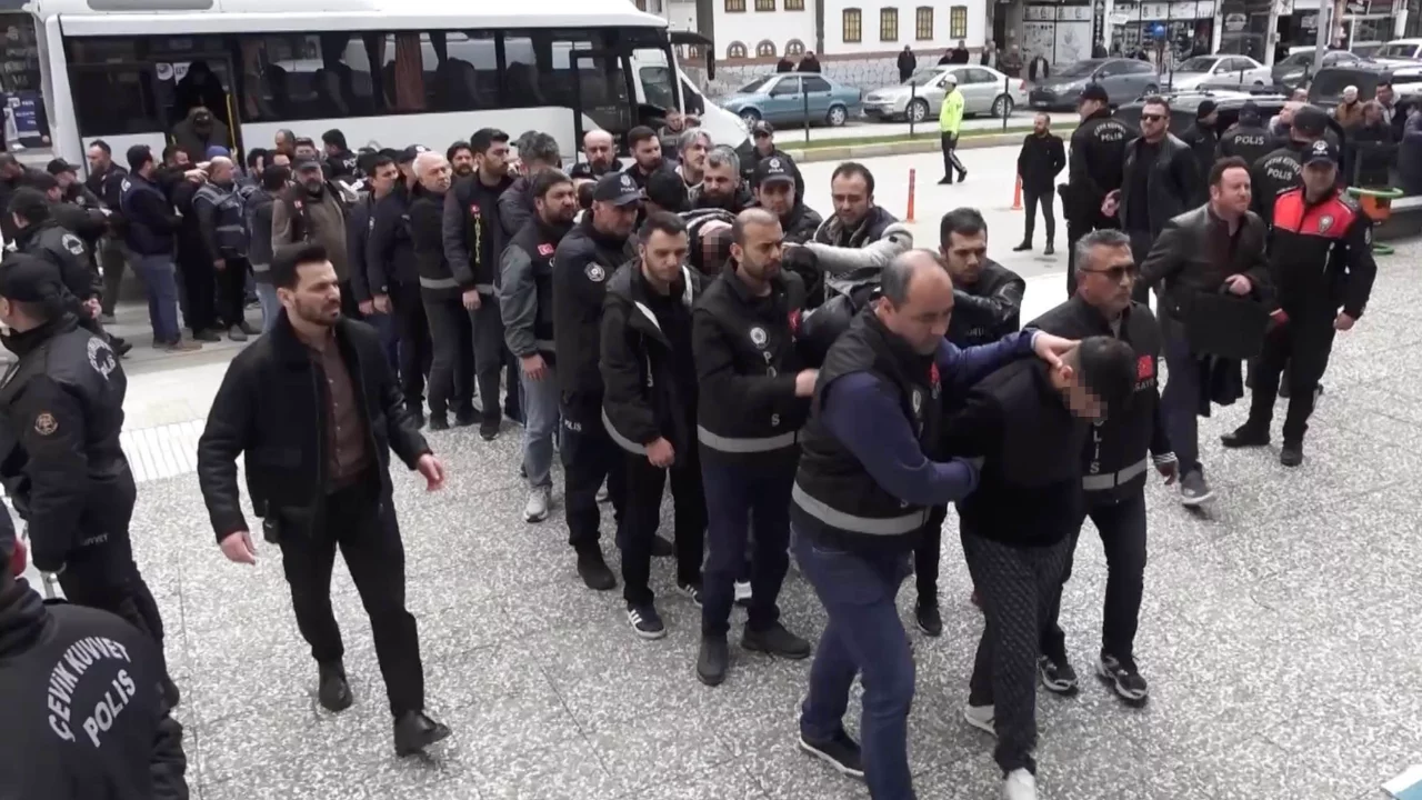 Bursa ayağı da ortaya çıktı! 43 milyonluk dolandırıcılı...