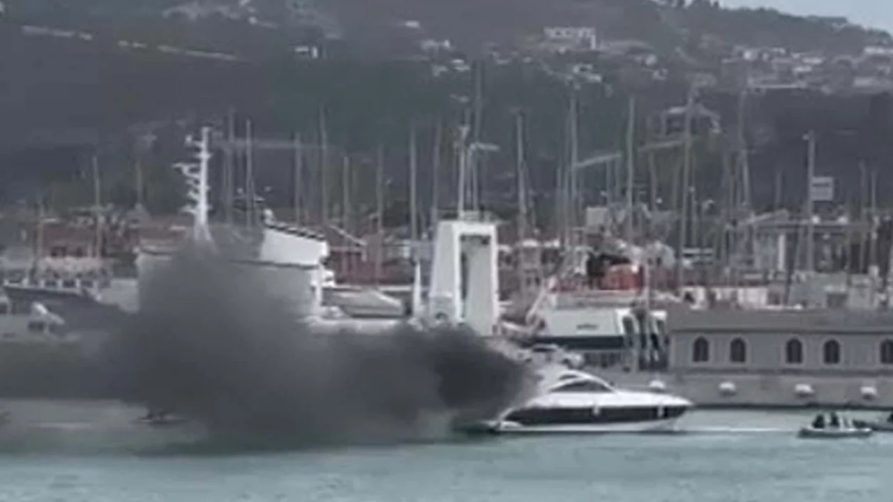İzmir'de motoryat yangını