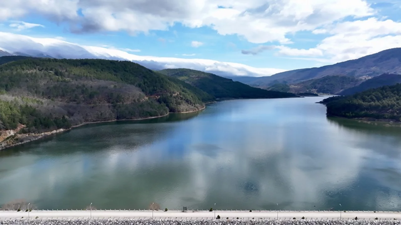 Bursa'ya yağışlar yaradı! Baraj kapakları açıldı...