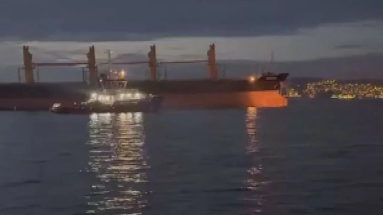 İstanbul Boğazı'nda gemi arızası; trafik &ccedil;ift y&ouml;nl&uuml; askıya alındı