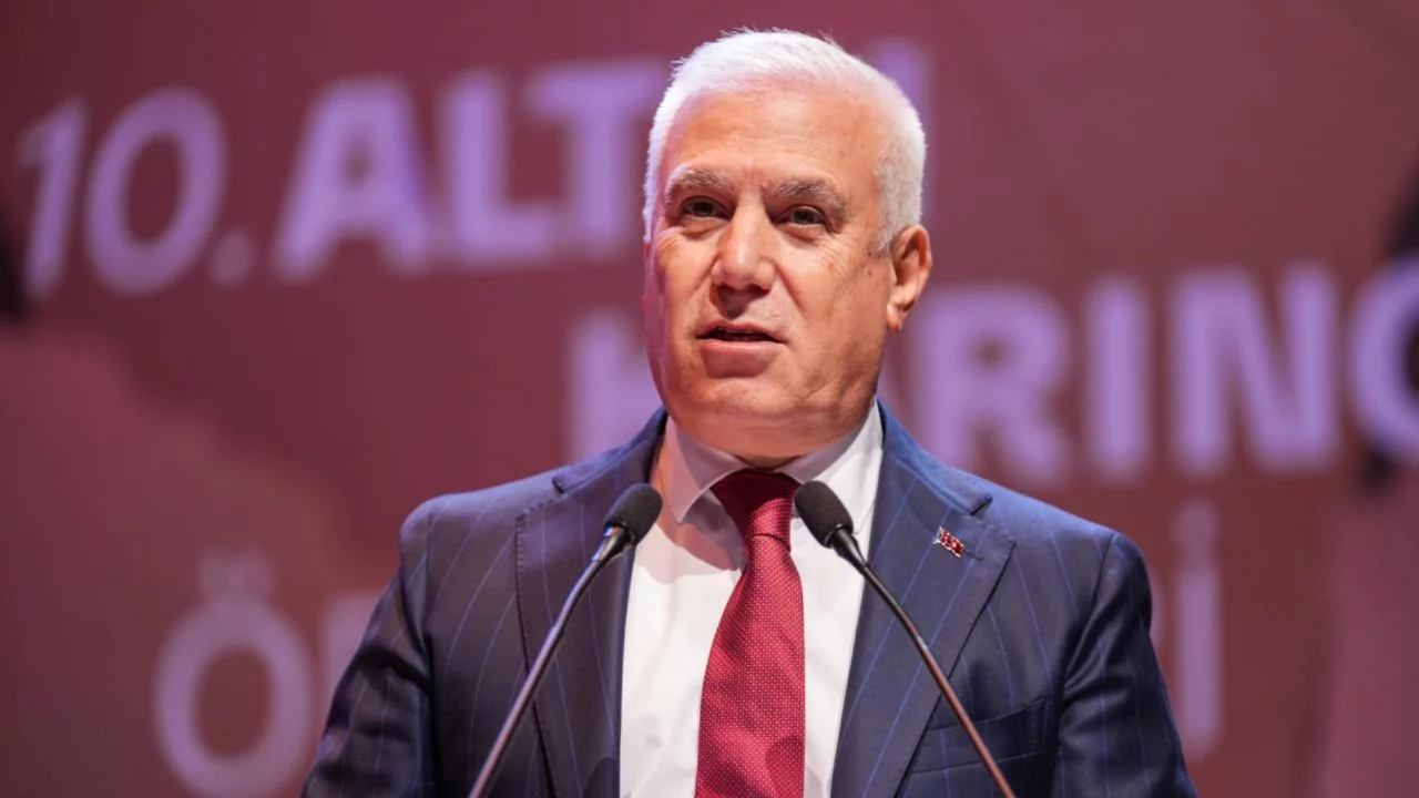 Bursa Büyükşehir Belediye Başkanı Mustafa Bozbey''e tut...