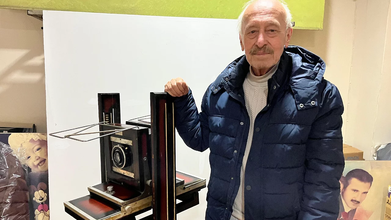 Fotoğrafçılık mesleğini 53 yıldır sürdürüyor
