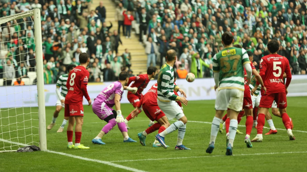 Bursaspor'dan şehri ayağa kaldıran galibiyet! Herkesin dilinde aynı şarkı...