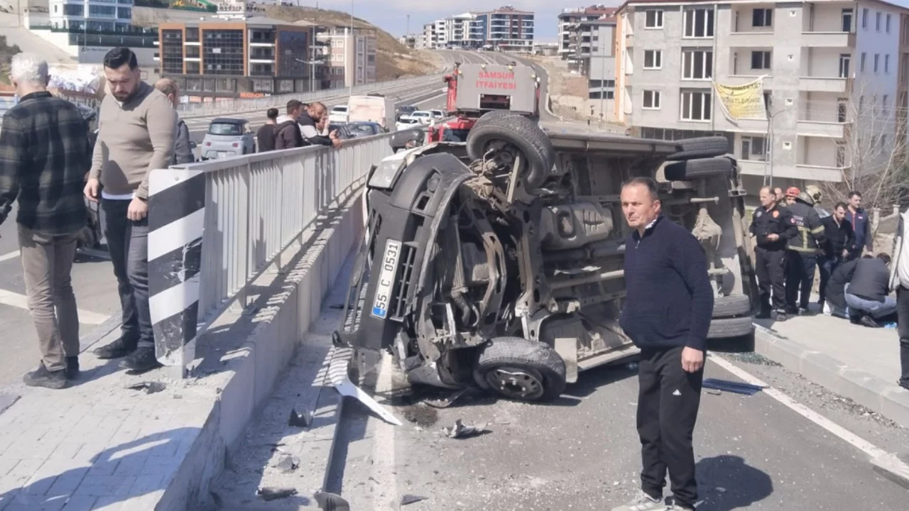 Minib&uuml;s metrelerce s&uuml;r&uuml;klendi: Samsun'da korku dolu anlar
