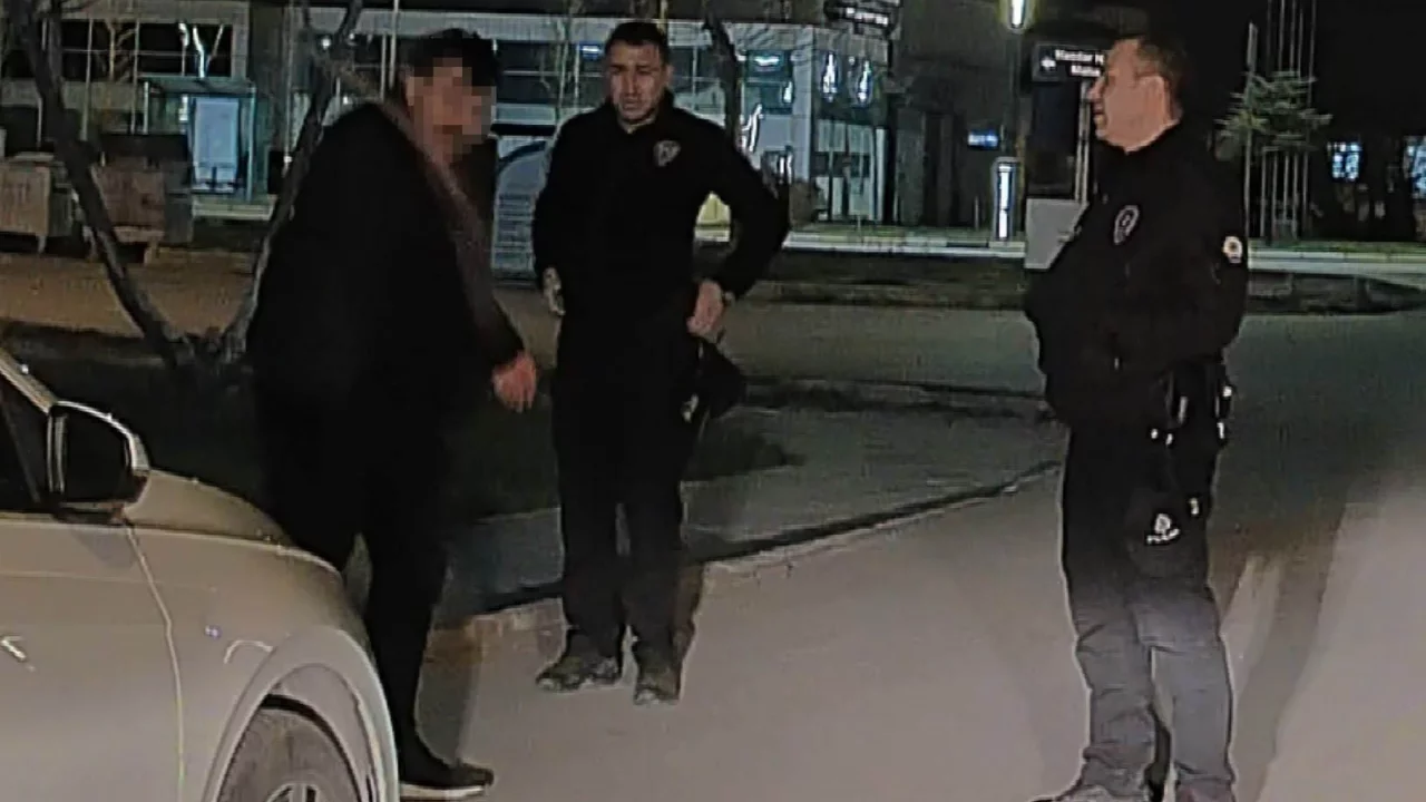 Aksaray polisinin elinde keser olan adamla imtihanı