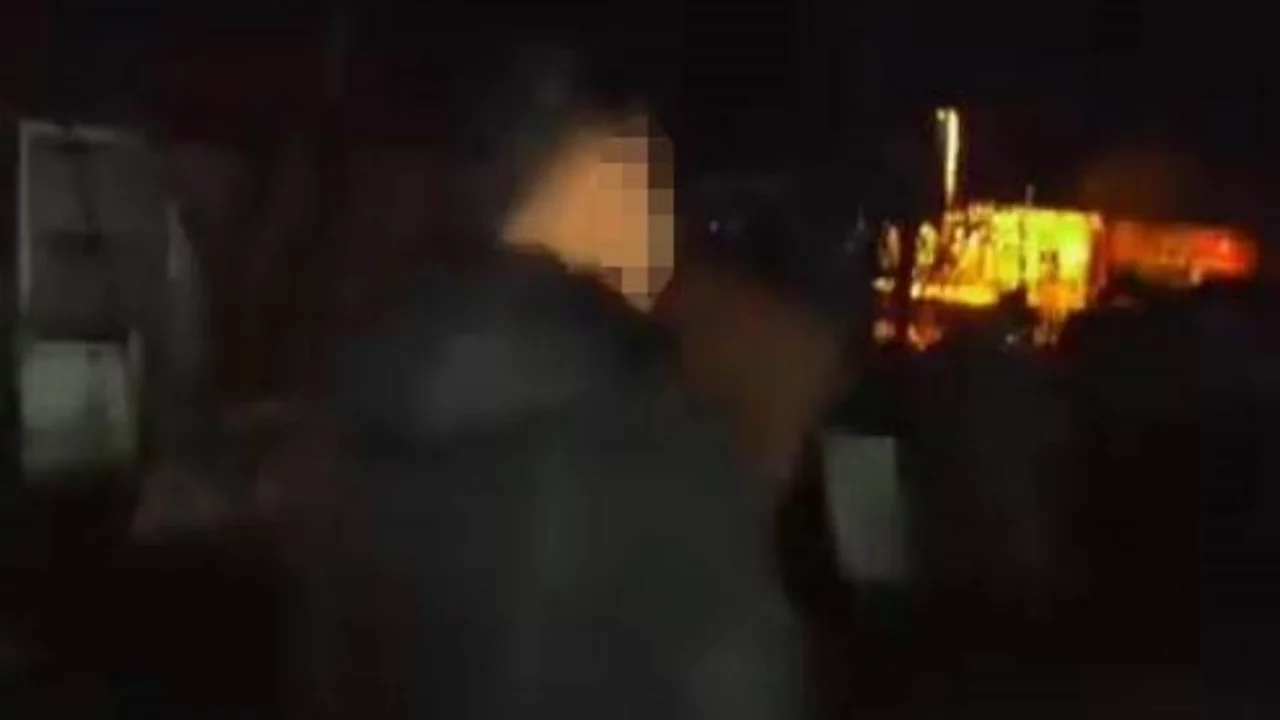 K&uuml;&ccedil;&uuml;k&ccedil;ekmece'de uzun namlulu silahla sokakta dolaşan 2 şahıs g&ouml;zaltına alındı