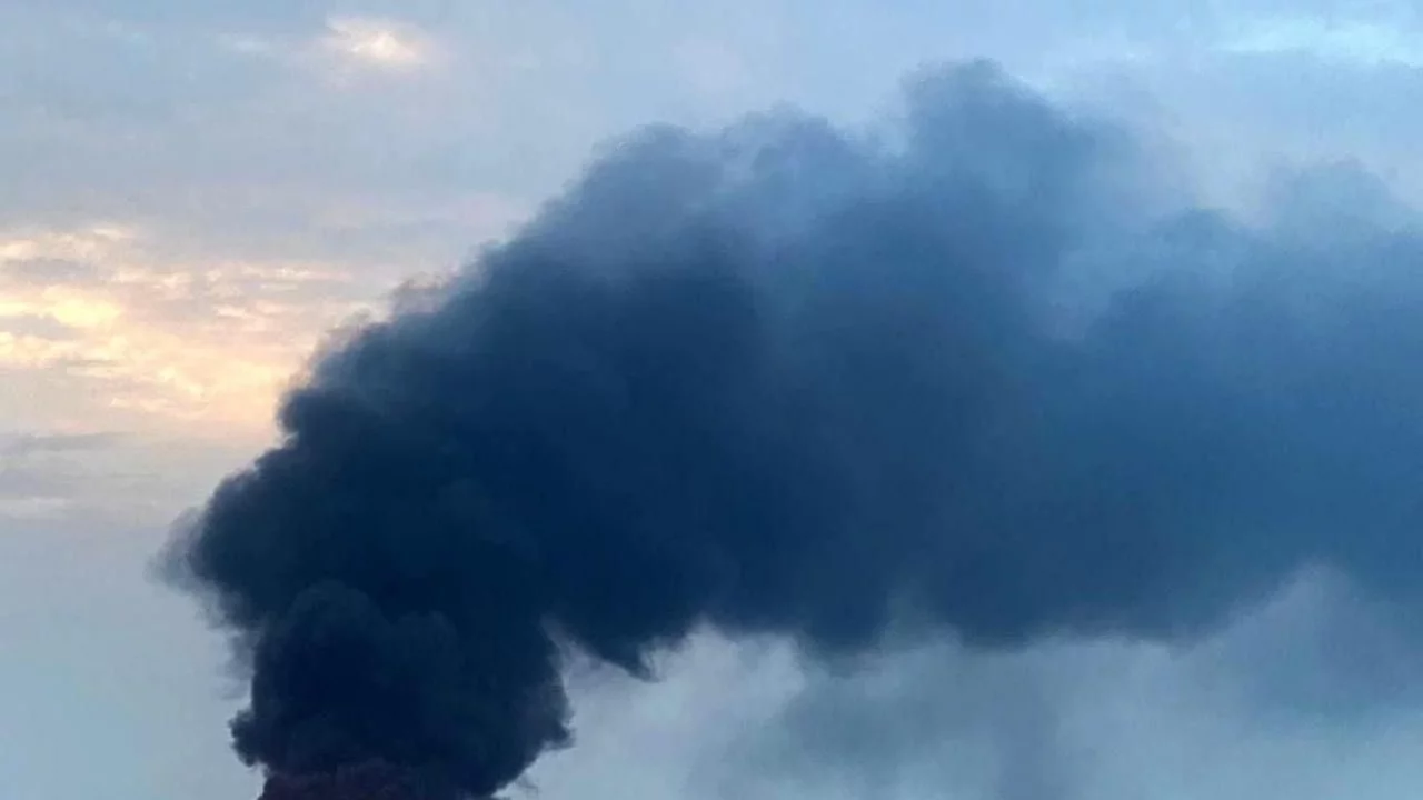 Bahreyn'e yapılan İran saldırıları yangına yol a&ccedil;tı