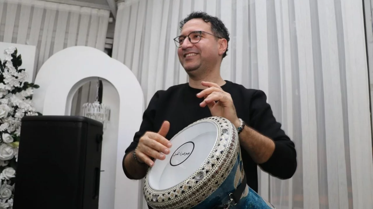 7'den 70'e aynı ritmi tutan eller, m&uuml;ziğin birleştirici g&uuml;c&uuml;nde huzur buluyor