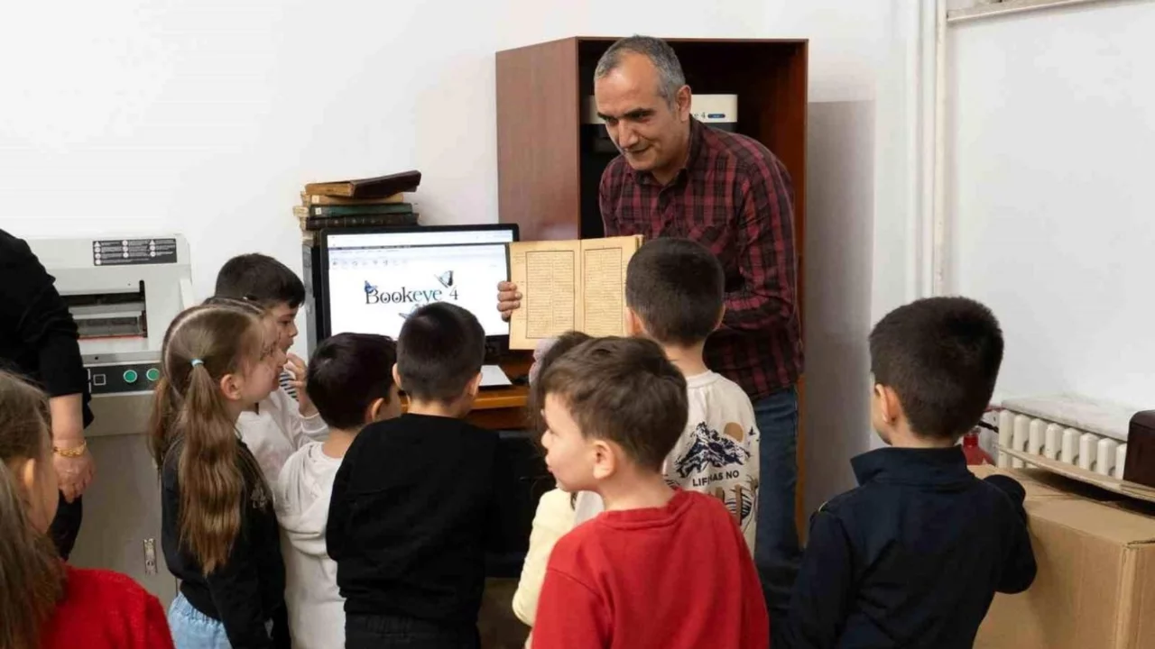 Minik &ouml;ğrenciler K&uuml;t&uuml;phane Haftası'nda kitaplarla buluştu