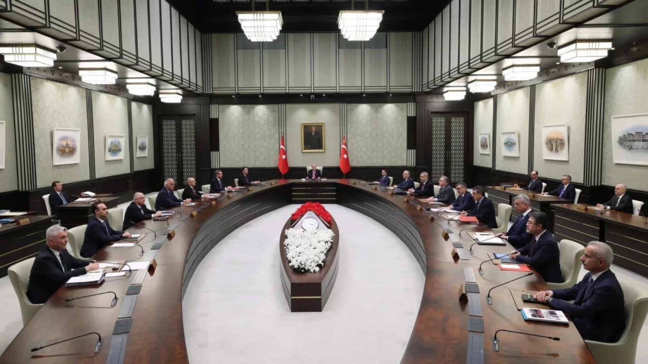 Bakanlar Toplantısı bug&uuml;n ger&ccedil;ekleştirilecek! İşte g&uuml;ndemdeki konular...