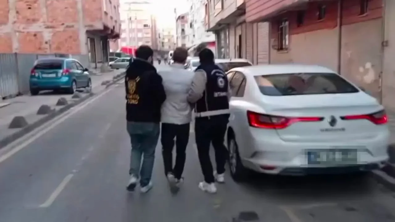 Yabancılara sahte belgelerle ikamet izni &ccedil;ıkardılar! &Ccedil;ok sayıda kişi g&ouml;zaltında