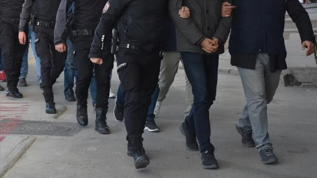 Bursa dahil 13 ilde FET&Ouml; operasyonu! &Ccedil;ok sayıda kişi g&ouml;zaltında