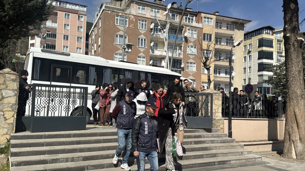 12 ilde d&uuml;zenlenen operasyonda 64 zanlı g&ouml;zaltına alındı
