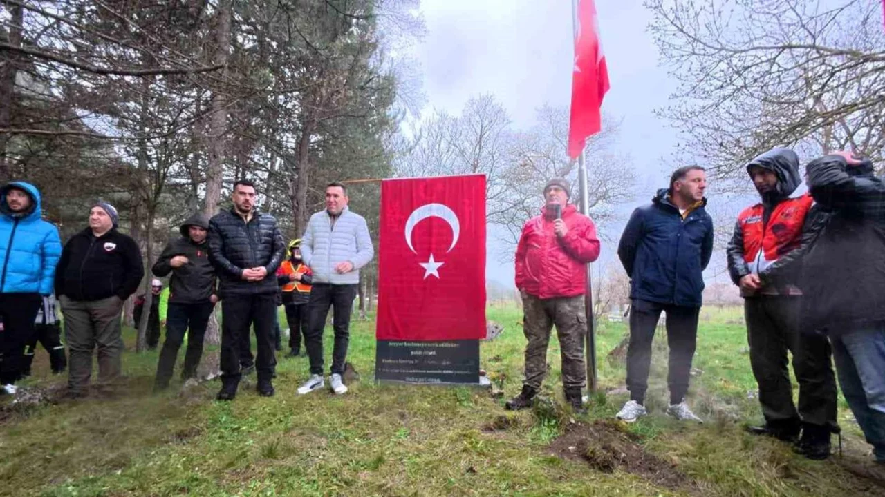 Şehit y&uuml;zbaşının kayıp mezarını buldular