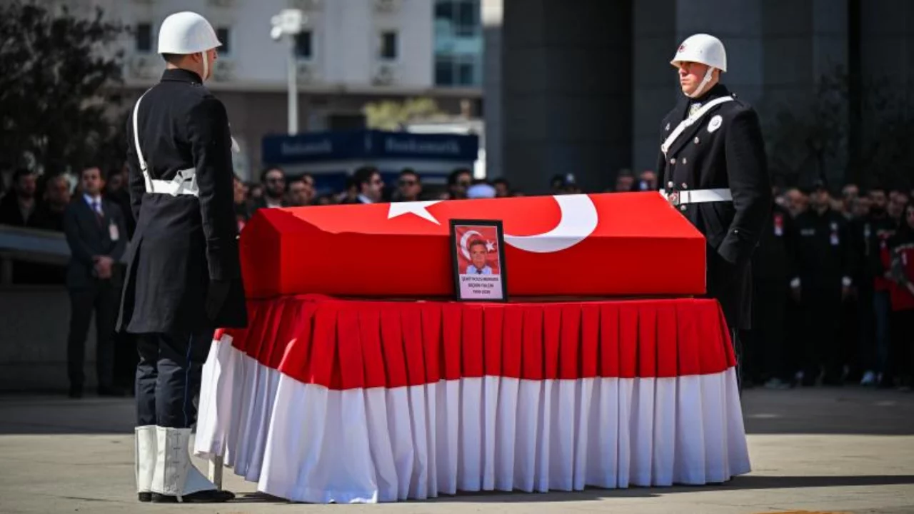 Kazada şehit olan polisimiz i&ccedil;in t&ouml;ren d&uuml;zenlendi