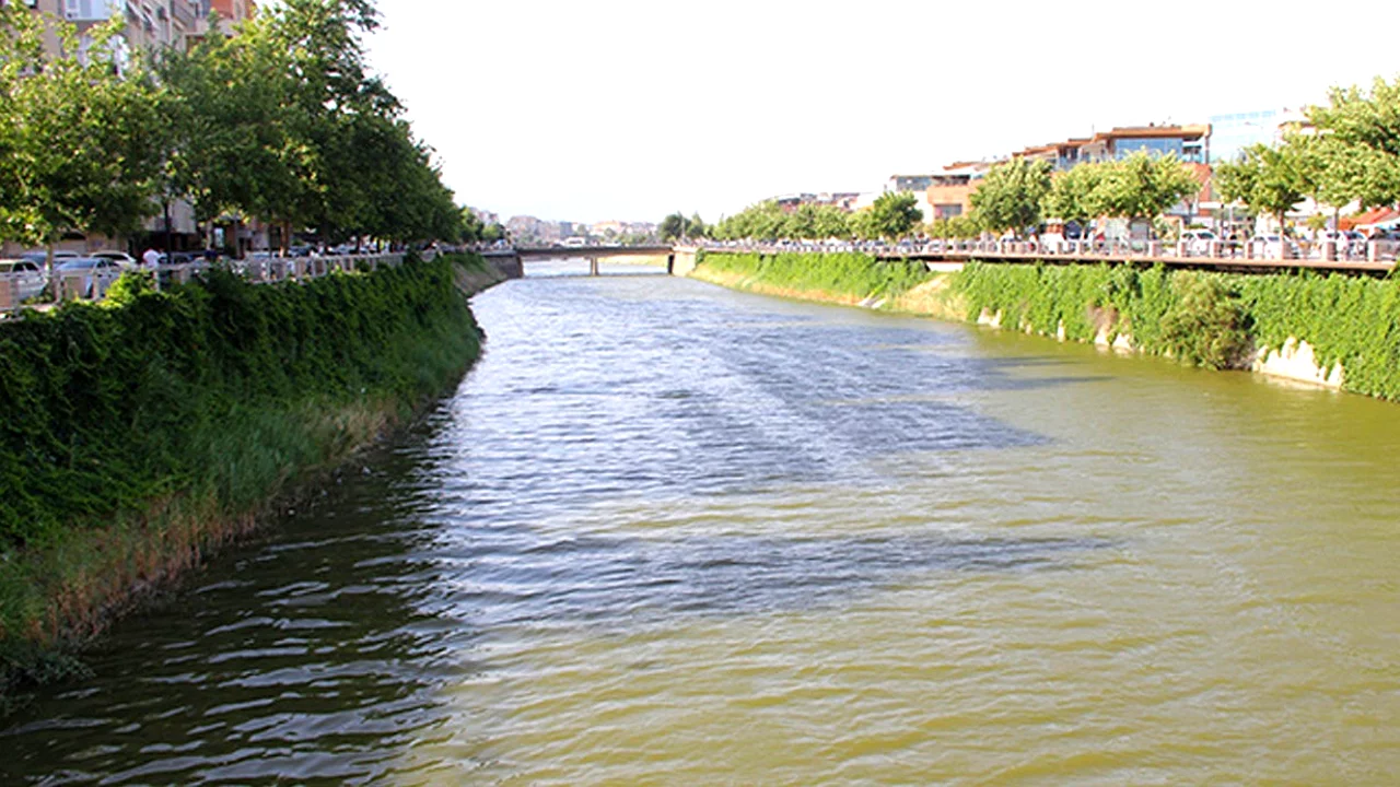 Nehirde erkek cesedi bulundu