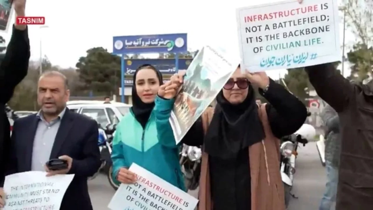 Trump'ın tehditleri sonuç vermedi! İranlı kadınlar sokaklara indi...