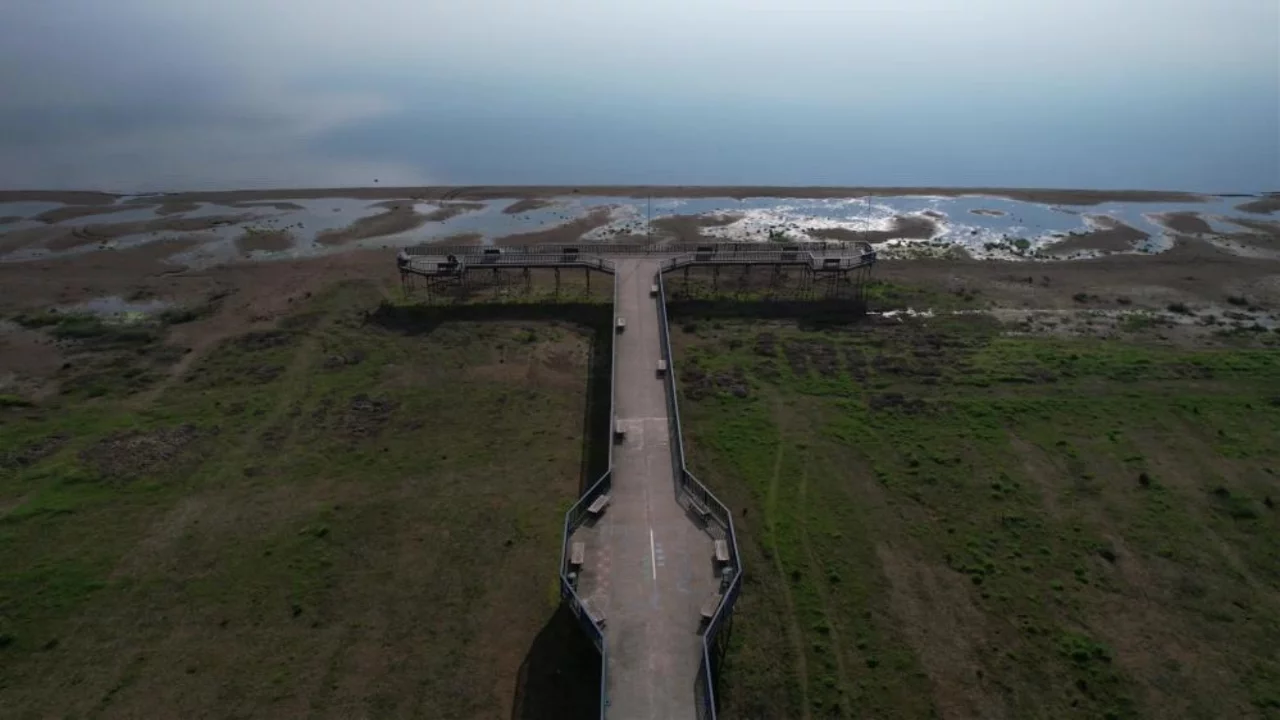 Bursa'da endişelendiren görüntü! Yürünebilecek hale geldi...