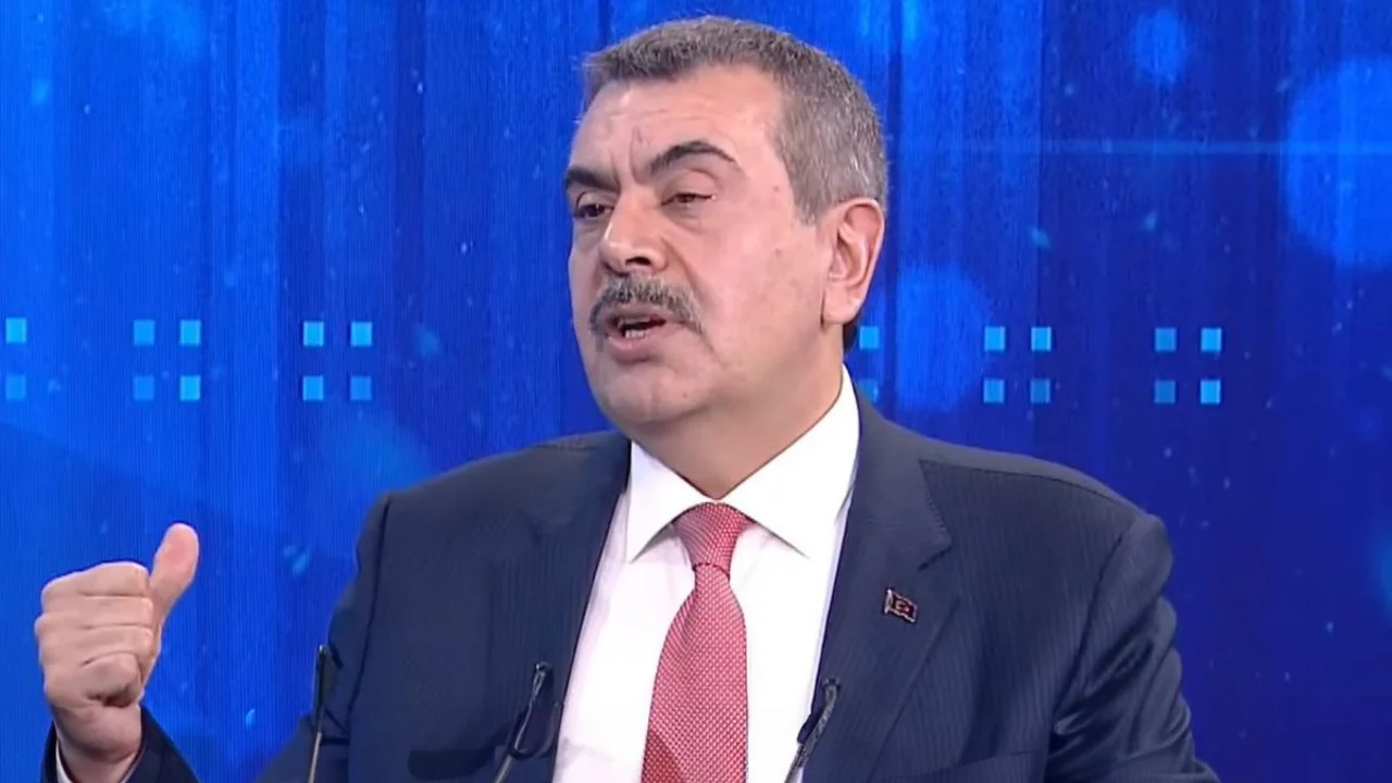  Canlı yayına damga vuran çıkış: "O dersi anlatacağız dediler, yaptırmam kardeşim"
