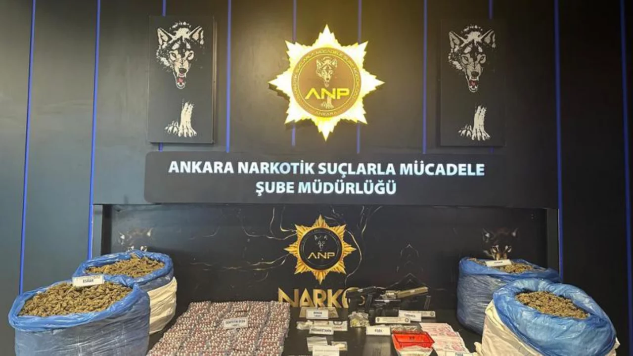 Başkentte zehir tacirlerine operasyon: 41 g&ouml;zaltı