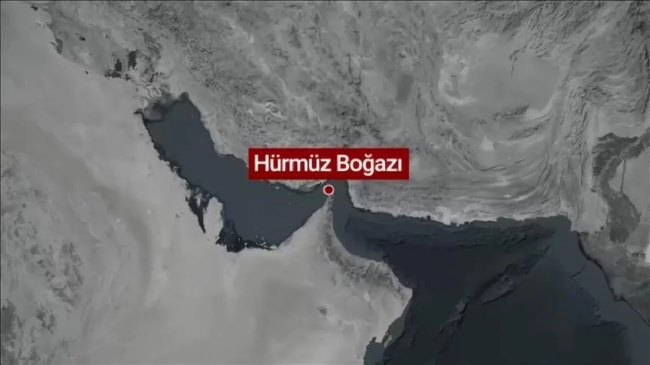 İran beklenen hamleyi yaptı! Hürmüz'den geçişler bir kez daha durdu...