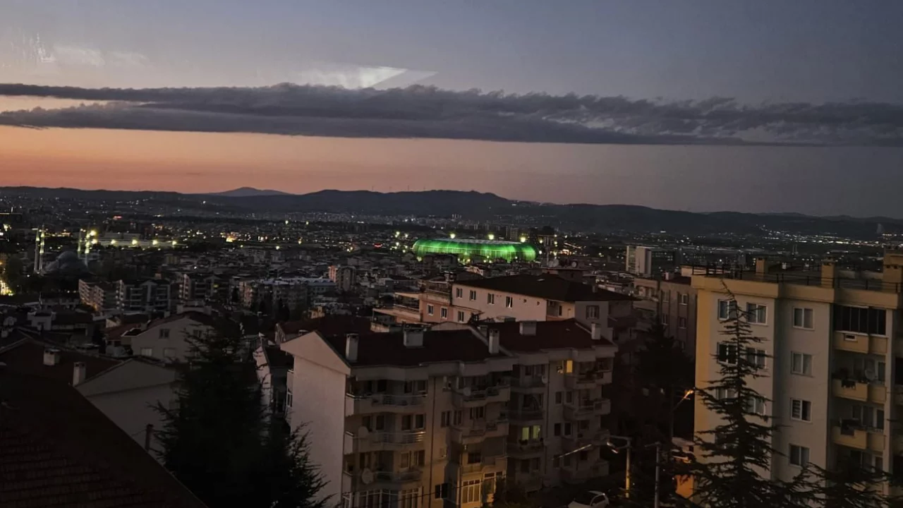 Bursa semalarında 'şampiyonluk' işareti! Stadyum üzerinde dev timsah