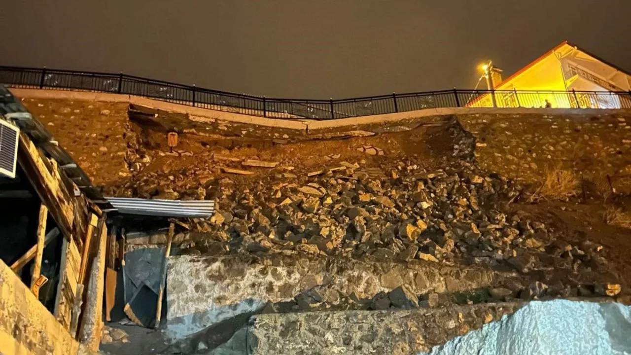 Heyelan nedeniyle iki konut boşaltıldı! 