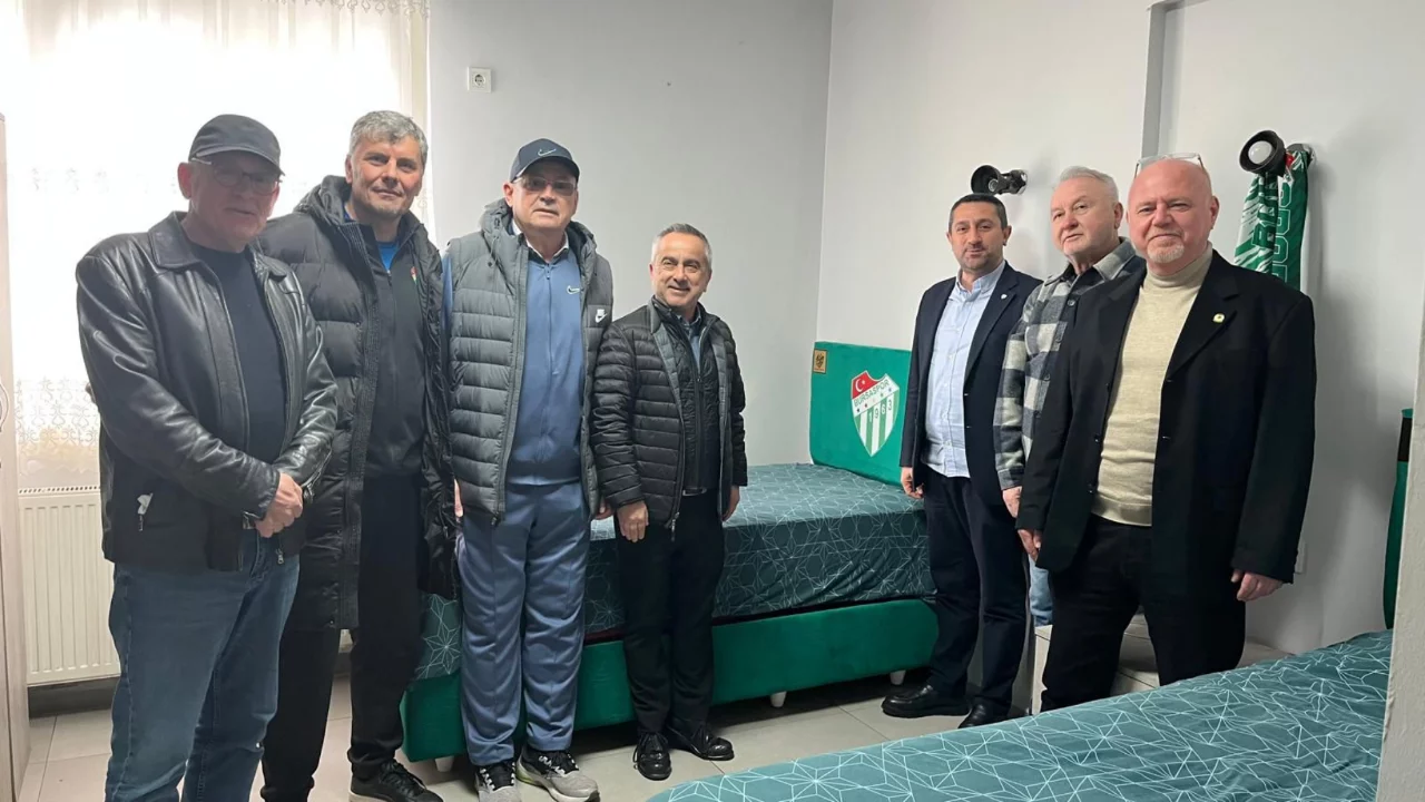 Bursasporlular Derneği'den altyapıya dekoratif destek...