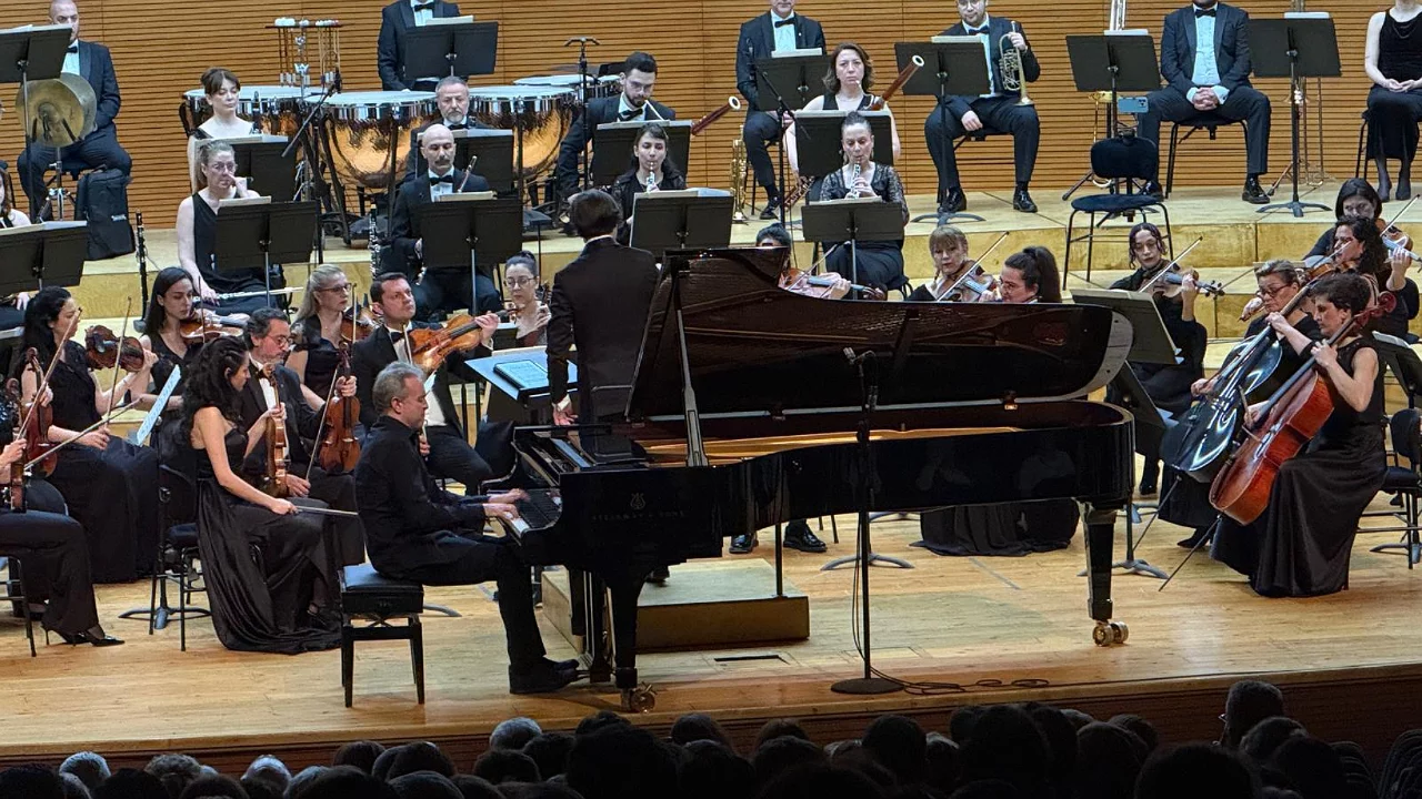 BBDSO, piyanist Alexei Volodin'i konuk etti