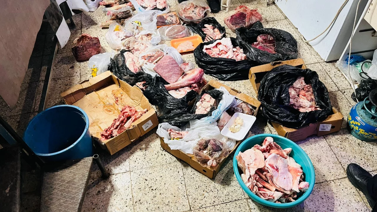 Kasap dükkanına denetimde mide bulandıran görüntüler! Vatandaşa yedireceklerdi...