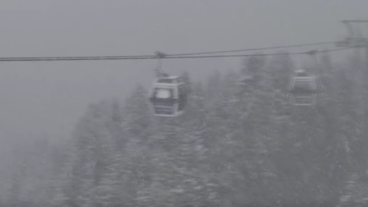 Uludağ'a Nisan ayında lapa lapa kar yağdı! İşte o görüntüler...