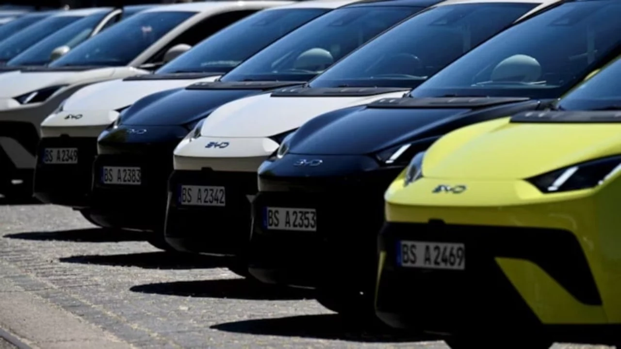Yükselen benzin fiyatları Avrupa'da elektrikli otomobil...