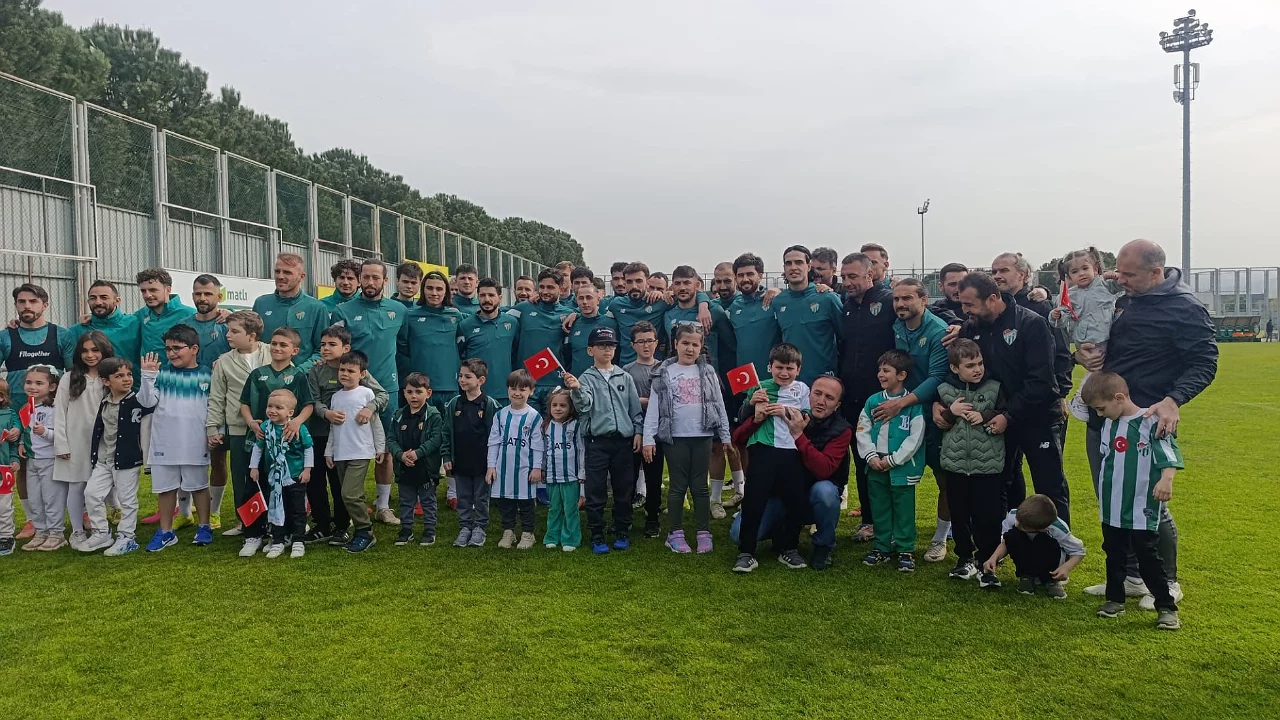 Bursaspor minik ziyaretçilerini ağırladı!