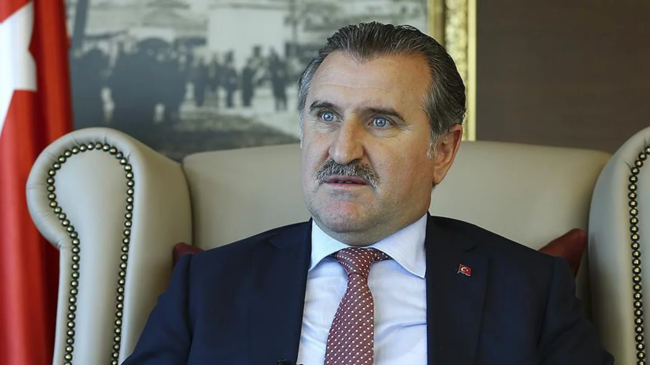 Bakan Bak'tan Kadınlar Avrupa Ligi'nde finale kalan T&uuml;rk takımlarına tebrik