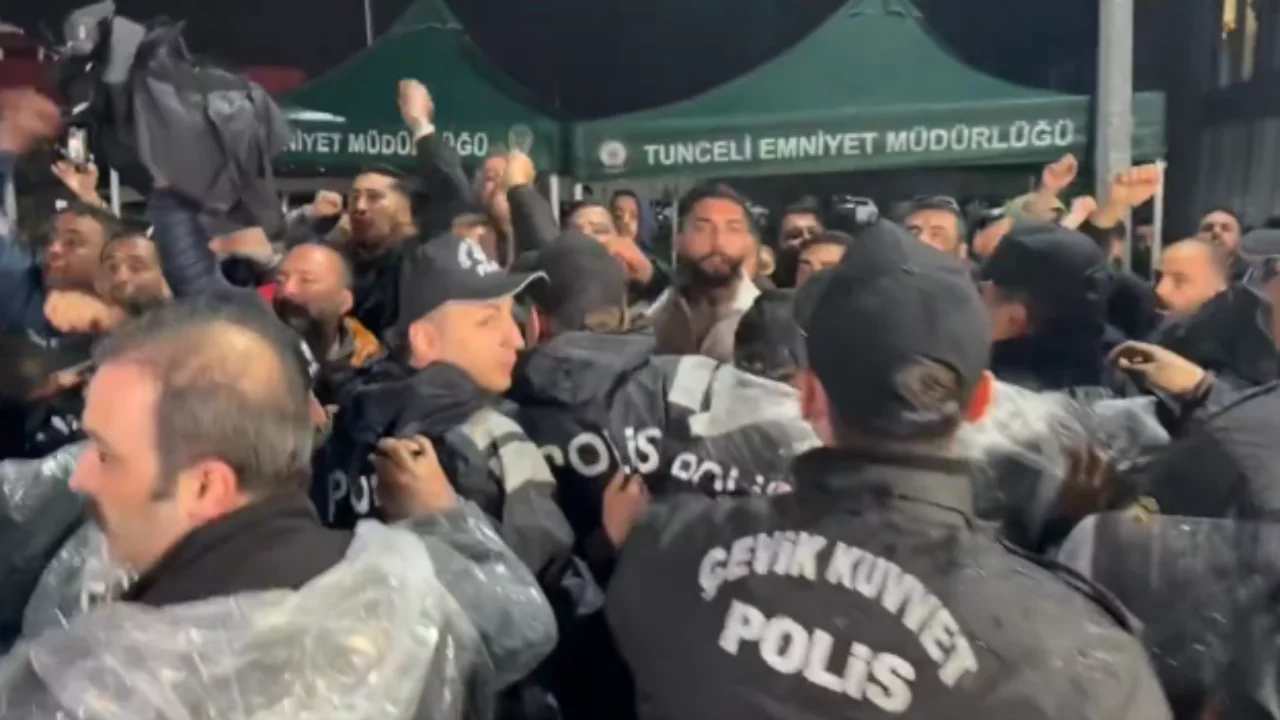 Tunceli'de tansiyon çok yüksek! Polis kalabalığı güçlükle kontrol etti...