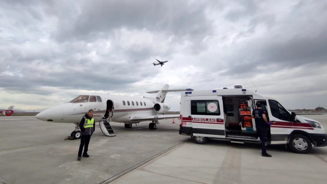 Van'da 2 günlük bebek için ambulans uçak havalandı