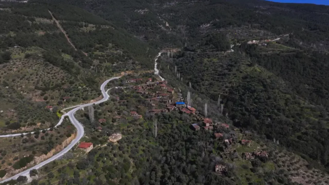 Bu köyde in cin top oynuyor: Yalnızca üç evde yaşayanlar var