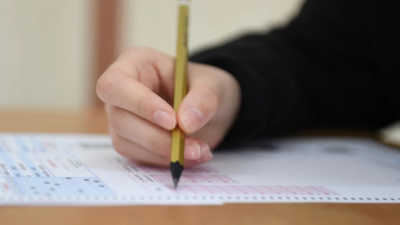 EKPSS temel soru kitapçıkları ve cevap anahtarları yayı...